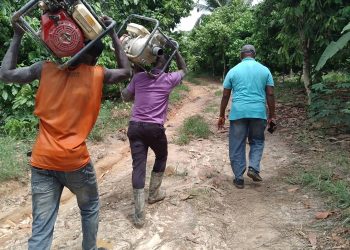W/R: Youth clash with illegal miners at Wassa Kyinkyeso