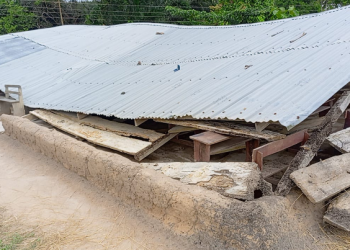 C/R: Teachers and students escape death after school building collapses
