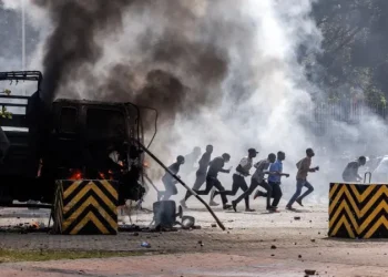 Police fire tear gas at renewed Kenya protests