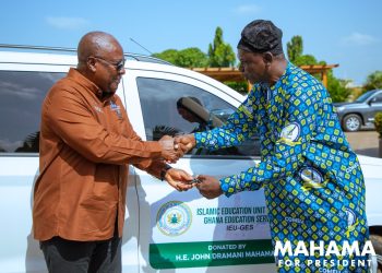 Mahama supports Islamic Education and Outreach units with vehicles