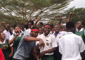 Odorgonno SHS students, workers demonstrate after security guard’s tragic death