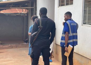 A/R: GWCL crackdown illegal water connections; Five nabbed