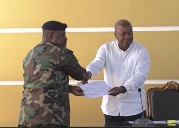 Armed Forces commanders’ donate one month salary to support ‘Mahama Cares’ health fund