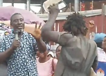 Pastor and ‘mad woman’ exchange powers in shocking spiritual bravado at Kejetia
