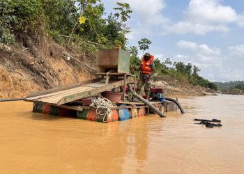 DCE escapes mob attack following Akyem Wenchi Galamsey pit collapse