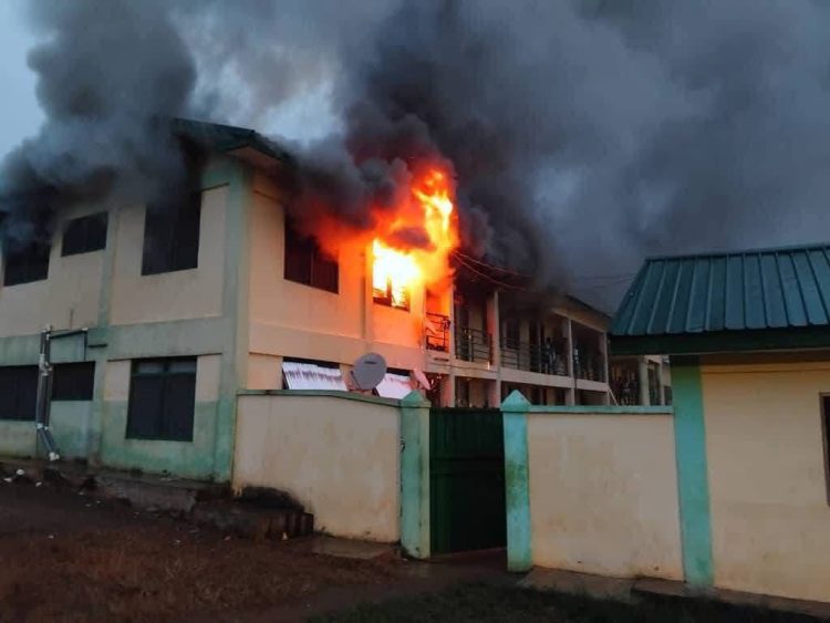 E/R: GNFS douse ravaging fire at Fire at Oyoko Methodist SHS