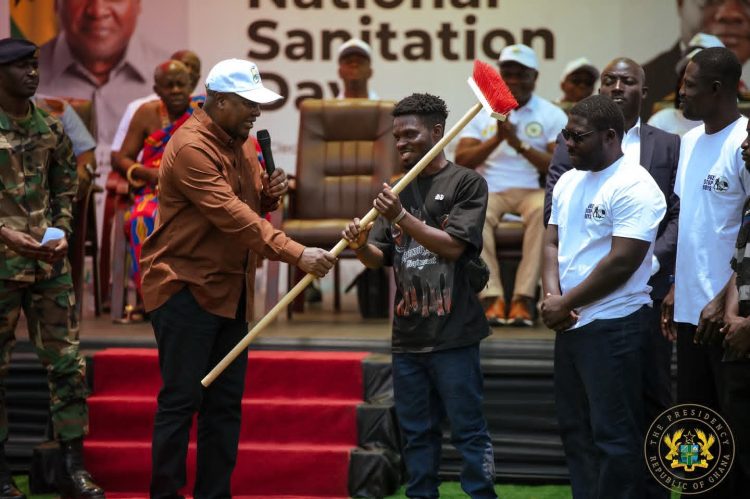 BuzStopBoys receive sanitation materials from President Mahama