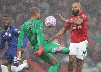 Manchester Utd secure priceless win after early Sanchez red card