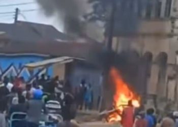 Irate youth set Kukurantumi police station ablaze