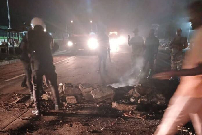 W/R: Nsuaem police station closed down after armed youth attack; Officers evacuated