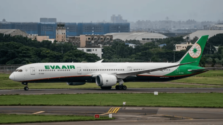 Airline apologizes for asking dead flight attendant for paperwork