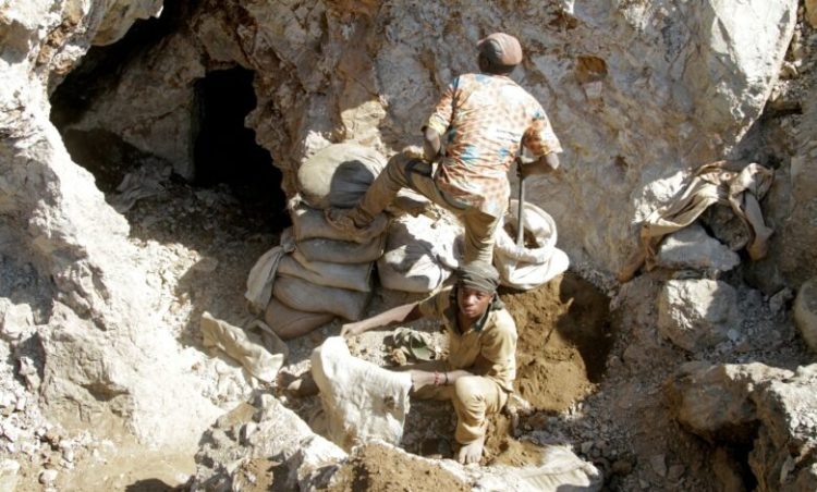 32 dead after bridge collapses at Congo mining site